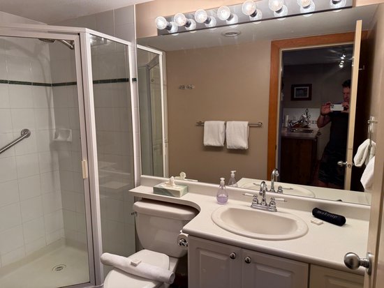 Whistler 2 Bedroom Accommodation - Whistler Town Plaza - Eagle Lodge - #574