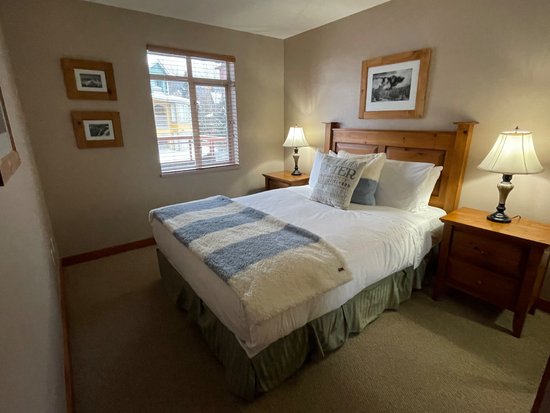 Whistler 2 Bedroom Accommodation - Whistler Town Plaza - Eagle Lodge - #574