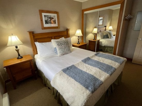 Whistler 2 Bedroom Accommodation - Whistler Town Plaza - Eagle Lodge - #574