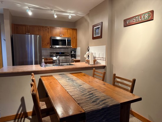 Whistler 2 Bedroom Accommodation - Whistler Town Plaza - Eagle Lodge - #574