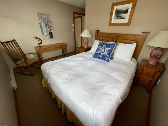 Whistler 2 Bedroom Accommodation - Whistler Town Plaza - Eagle Lodge - #574