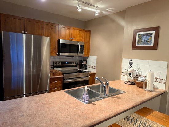 Whistler 2 Bedroom Accommodation - Whistler Town Plaza - Eagle Lodge - #574