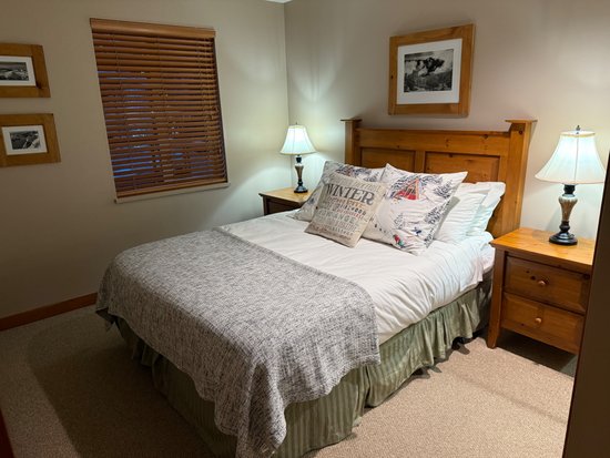 Whistler 2 Bedroom Accommodation - Whistler Town Plaza - Eagle Lodge - #574