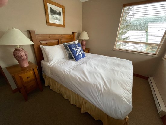 Whistler 2 Bedroom Accommodation - Whistler Town Plaza - Eagle Lodge - #574