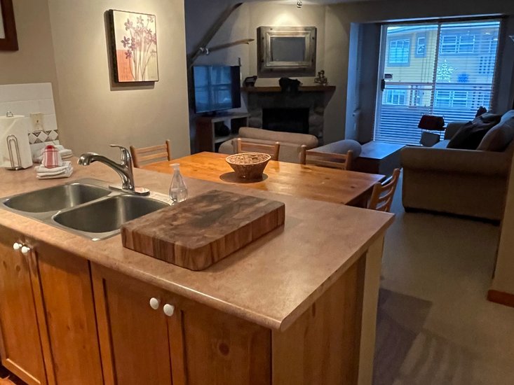 Whistler 2 Bedroom Accommodation - Whistler Town Plaza - Eagle Lodge - #574