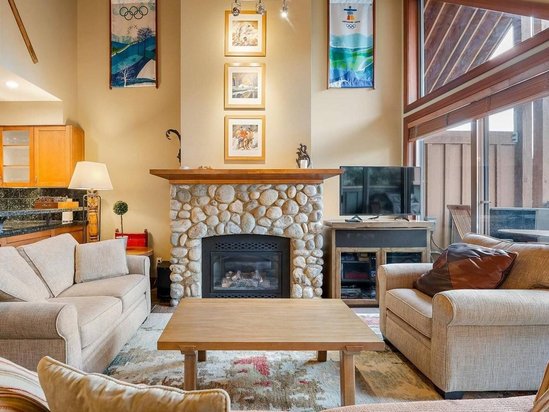 Whistler 4 Bedroom Accommodation - Montebello - #654