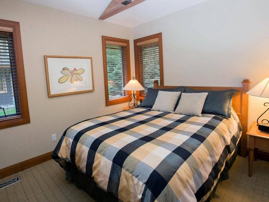 Whistler 4 Bedroom Accommodation - Montebello - #654