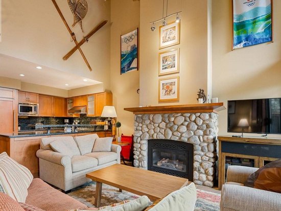 Whistler 4 Bedroom Accommodation - Montebello - #654