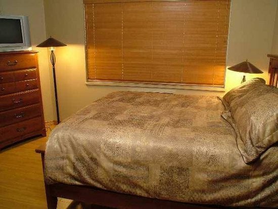 Whistler 2 Bedroom Accommodation - Whistler Town Plaza - Eagle Lodge - #946