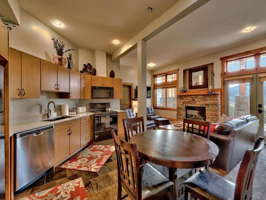 Sun Peaks 2 Bedroom Accommodation - Sundance Estates - #950 Sun Peaks 2 Bedroom Accommodation - Sundance Estates - #950