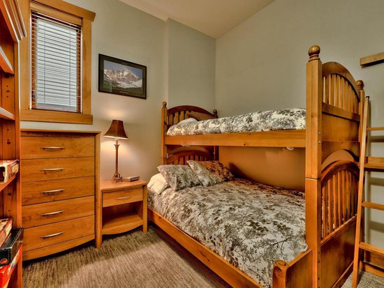 Sun Peaks 2 Bedroom Accommodation - Sundance Estates - #950 Sun Peaks 2 Bedroom Accommodation - Sundance Estates - #950